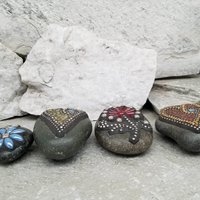 Garden Stone Paperweights, Secret Santa Stocking Stuffer, #7 Group Mosaic Heart and Rocks, Mosaic Garden Stone, Home Decor, Gardening, Gardening Gift,