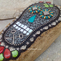 Dia de los Muertos / Day of the Dead / Skull and Keys Mosaic  / Garden Stone