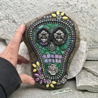 Dia de los Muertos / Day of the Dead / Skull Mosaic  / Garden Stone (1)