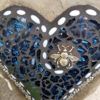 Dark Blue Heart -Mosaic / Garden Stone, Bee