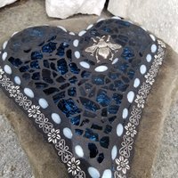 Dark Blue Heart -Mosaic / Garden Stone, Bee