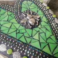  Green Heart Mosaic w/ Bee Garden Stone