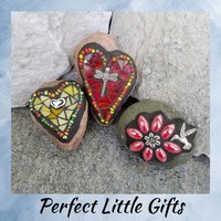 Mosaic Garden Stone Paperweights #9 Group Mosaic Heart and Rocks,   