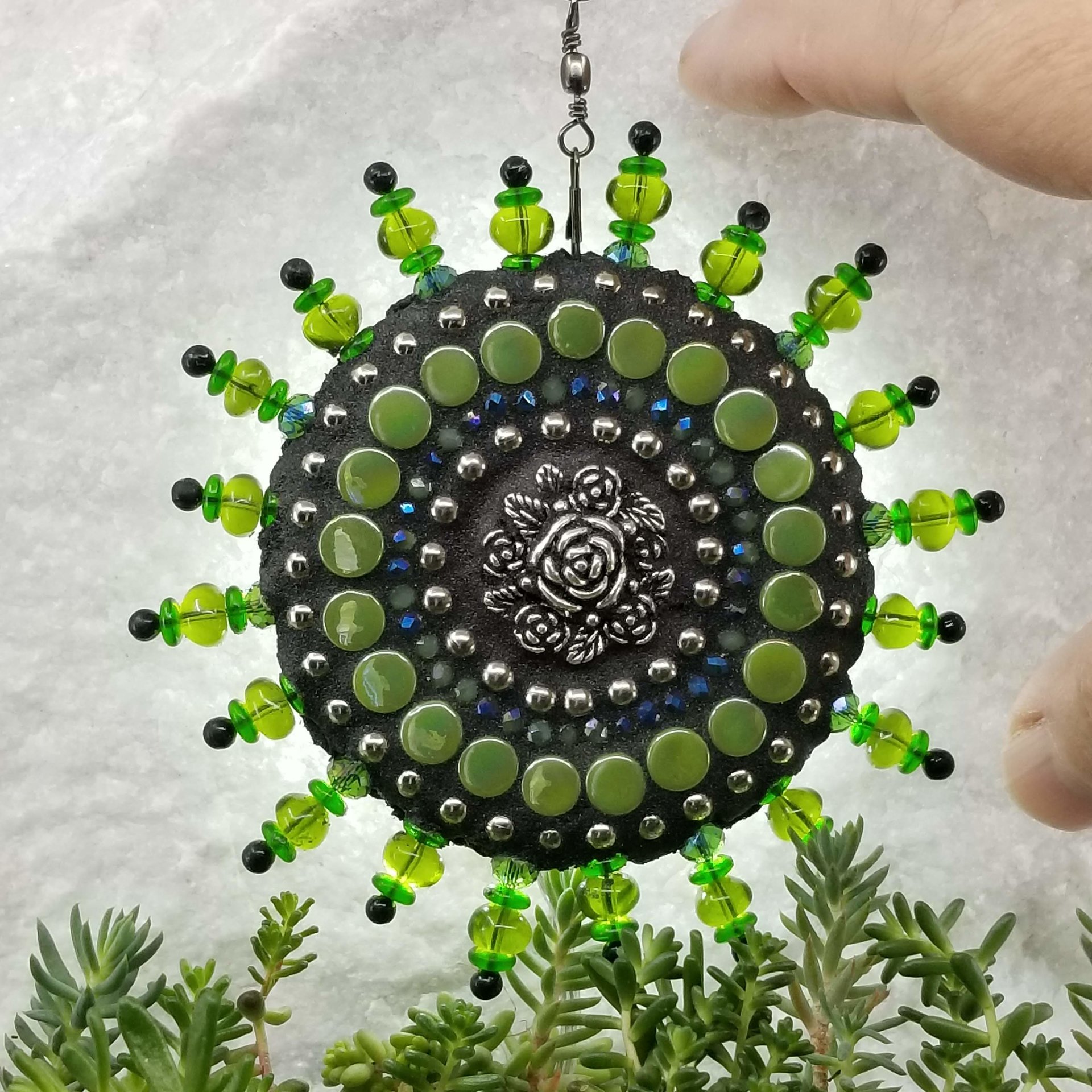 Roses Garden Wind Spinner, Green Rays, Home Decor, Garden Decor, Gardening Gift, (D)