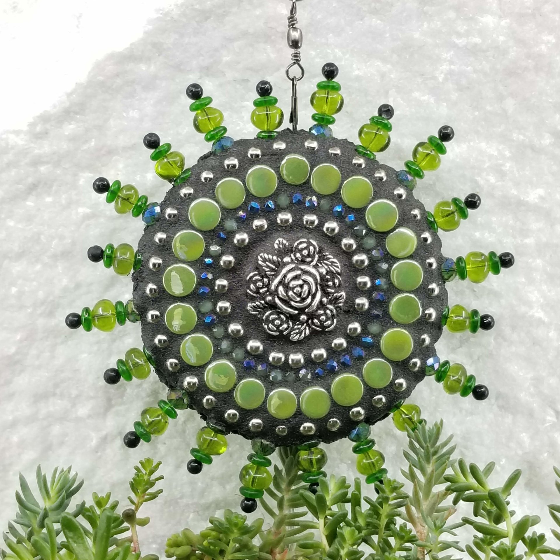 Roses Garden Wind Spinner, Green Rays, Home Decor, Garden Decor, Gardening Gift, (D)