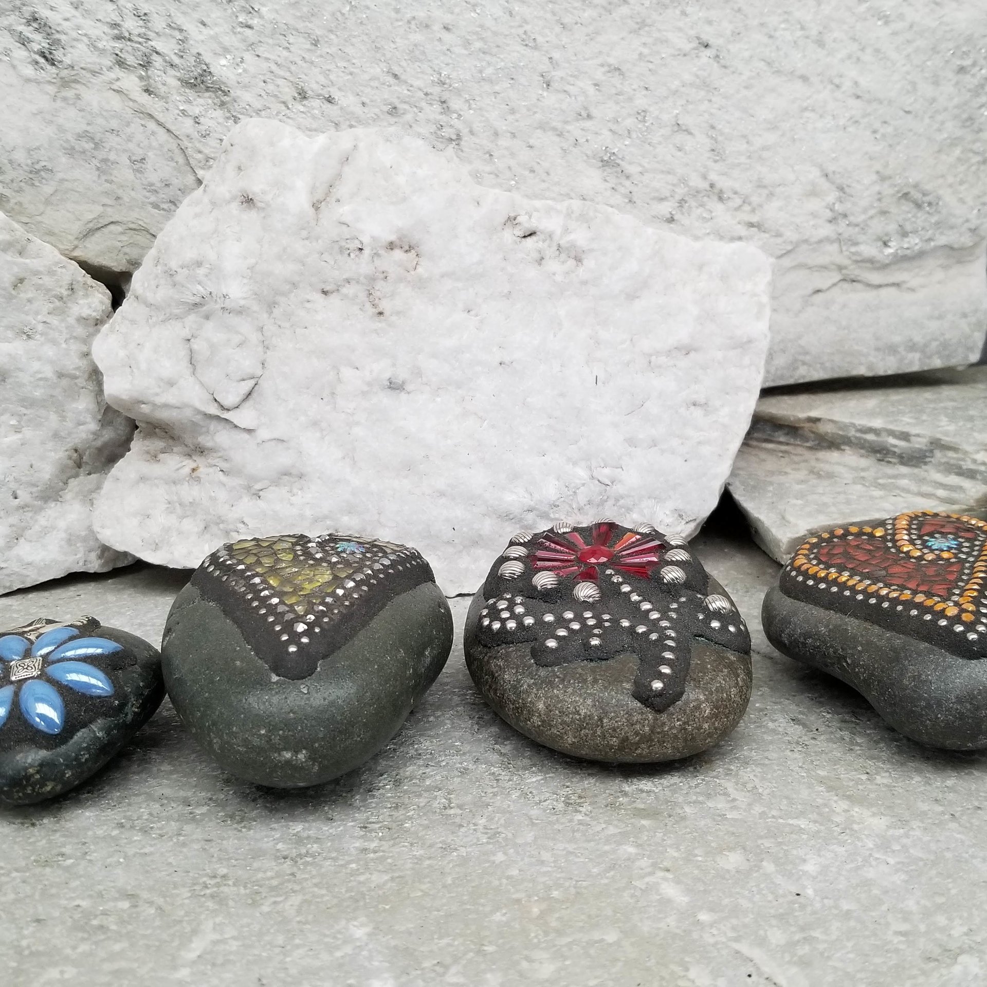 Garden Stone Paperweights, Secret Santa Stocking Stuffer, #7 Group Mosaic Heart and Rocks, Mosaic Garden Stone, Home Decor, Gardening, Gardening Gift,