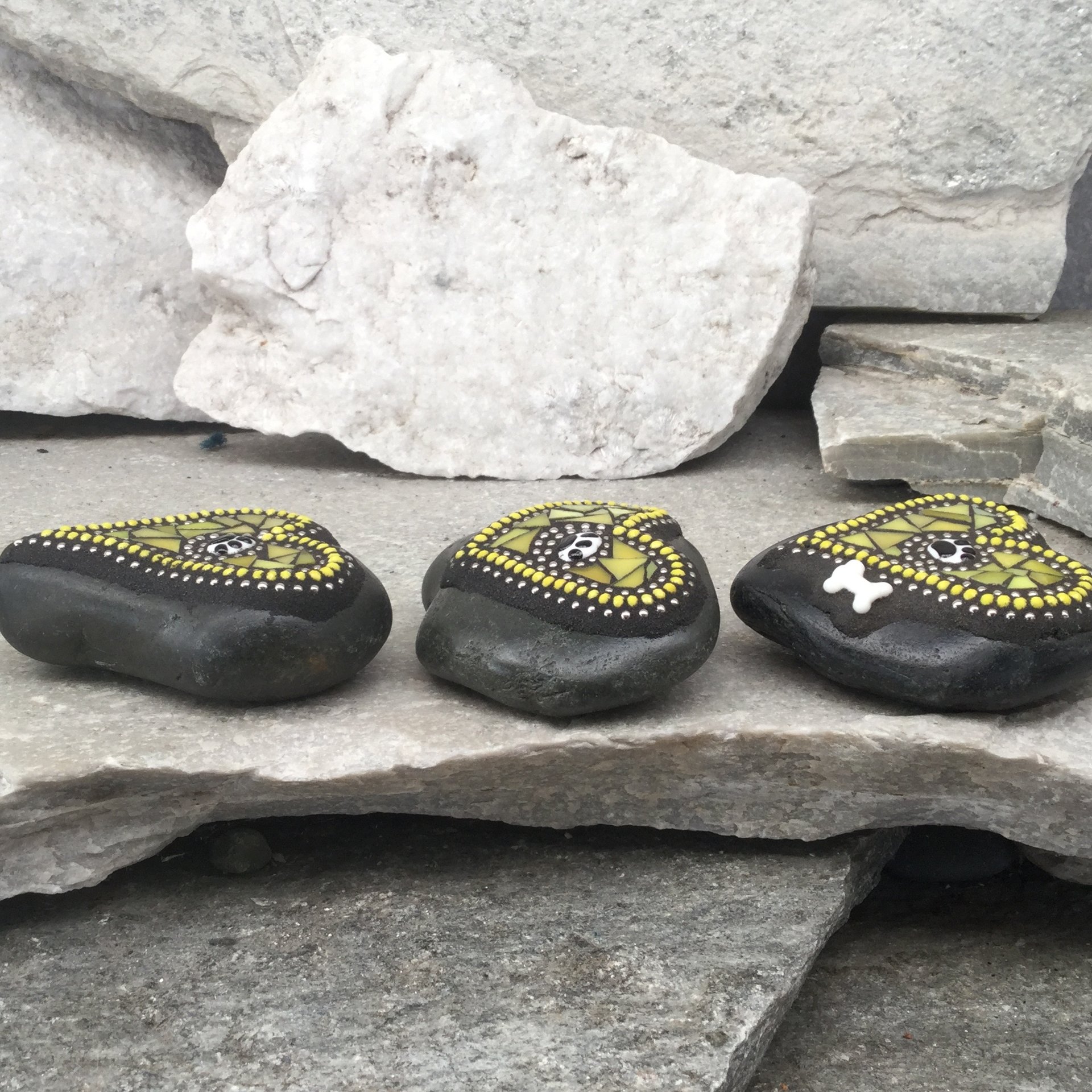 Garden Stone/Paperweights, YellowHeart, Group Mosaic, Pet Memorial, Mosaic Garden Stone, Home Decor, Gardening, Gardening Gift,