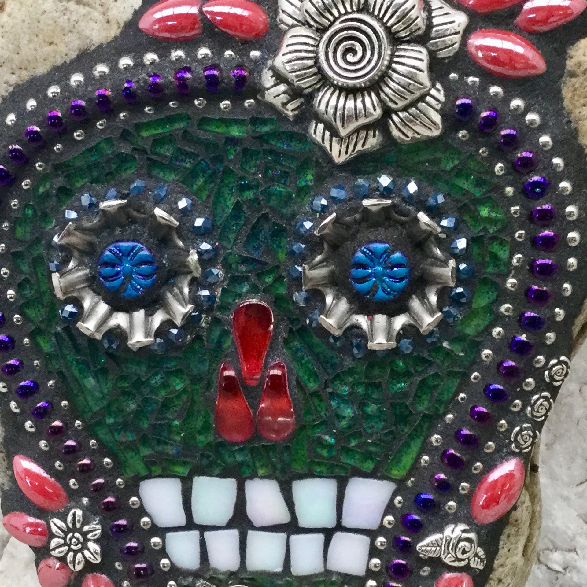 Dia de los Muertos / Day of the Dead / Skull and Keys Mosaic  / Garden Stone (2)