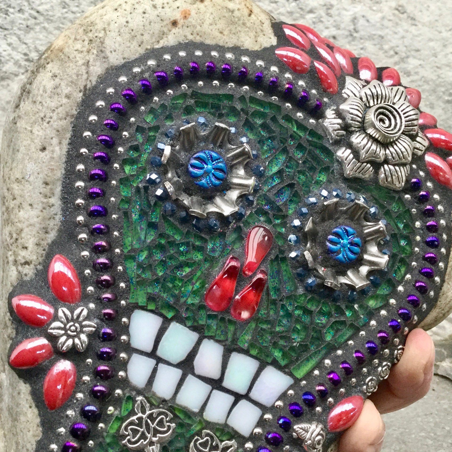 Dia de los Muertos / Day of the Dead / Skull and Keys Mosaic  / Garden Stone (2)