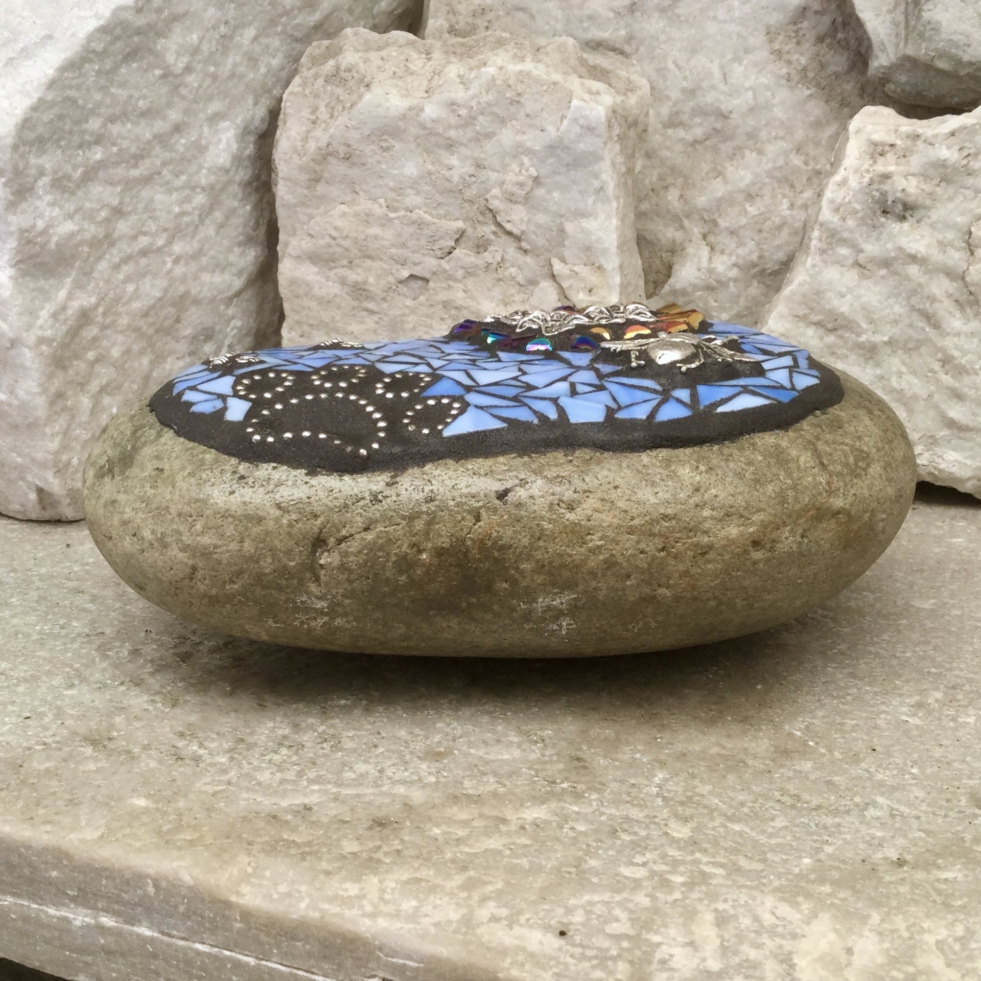 Pet Memorial, Iridescent Flowers with Blue, Black Paw Print - Bees, Garden Stone, Garden Decor'