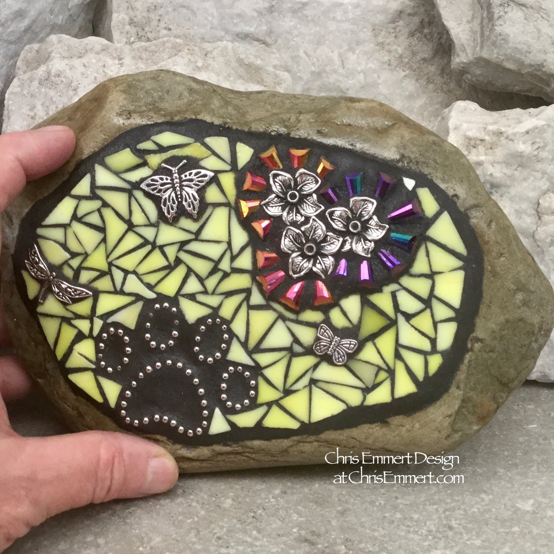 Custom Pet Memorial, Iridescent Flowers with Yellow, Black Paw Print - Dragonfly, Garden Stone, Garden Decor'