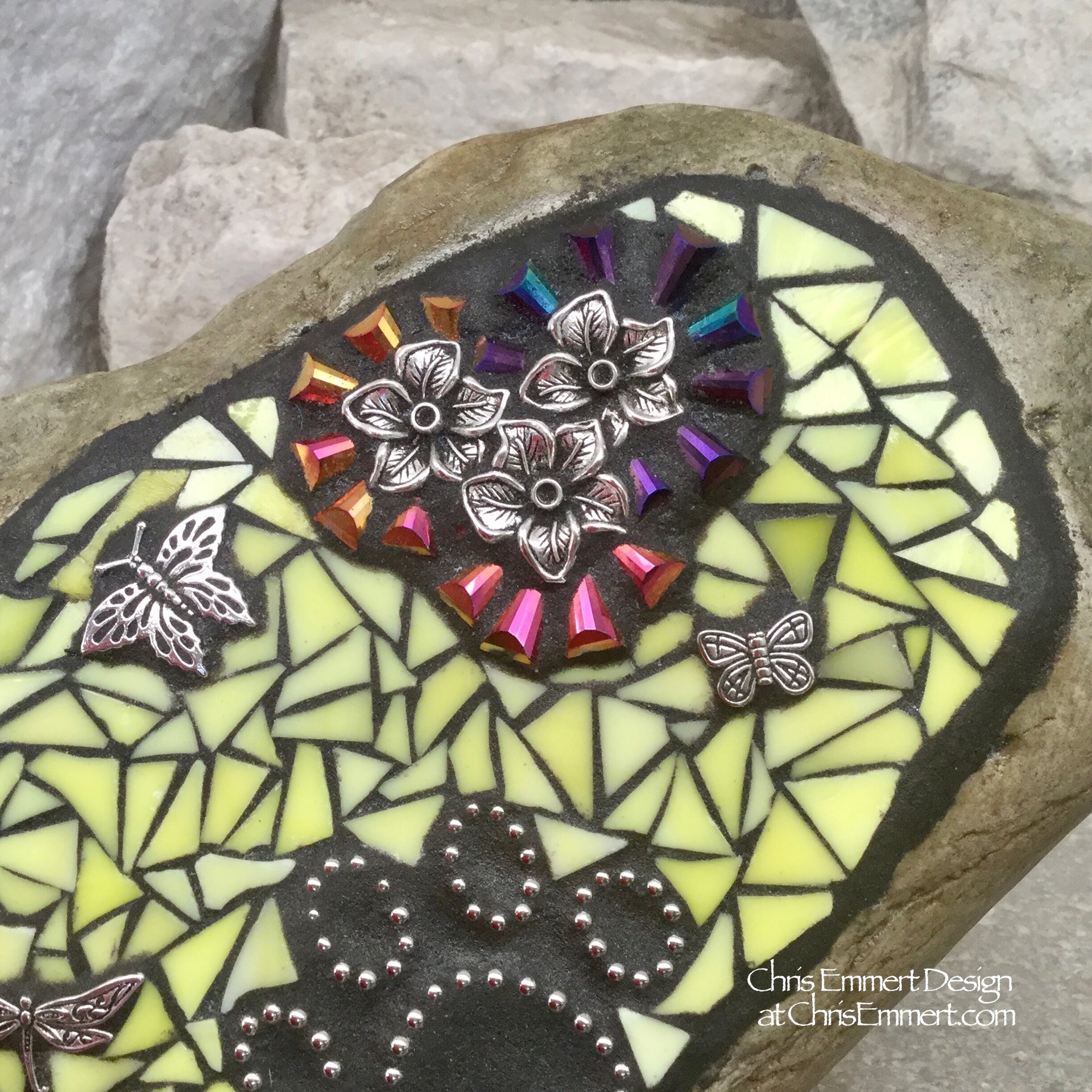 Custom Pet Memorial, Iridescent Flowers with Yellow, Black Paw Print - Dragonfly, Garden Stone, Garden Decor'