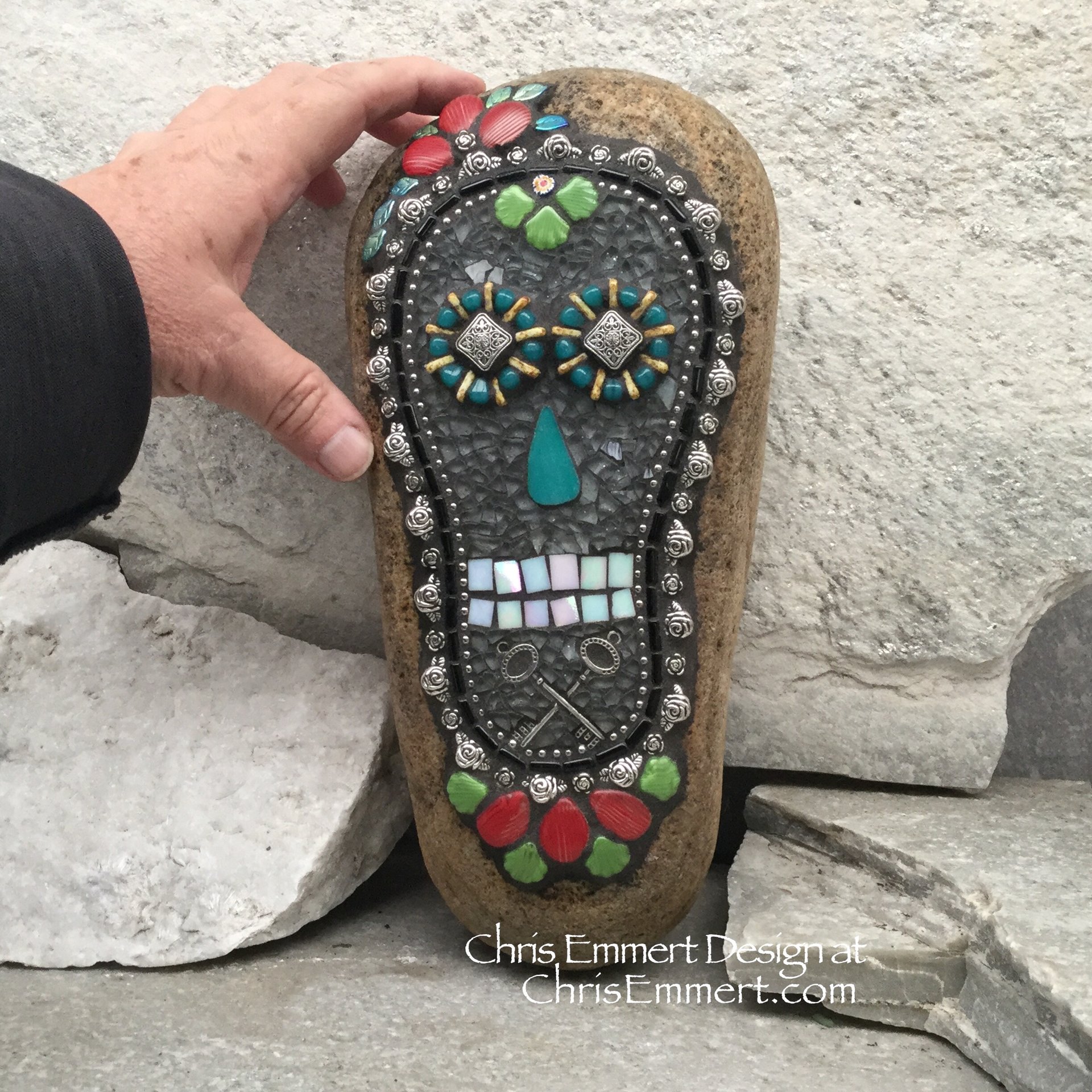 Dia de los Muertos / Day of the Dead / Skull and Keys Mosaic  / Garden Stone