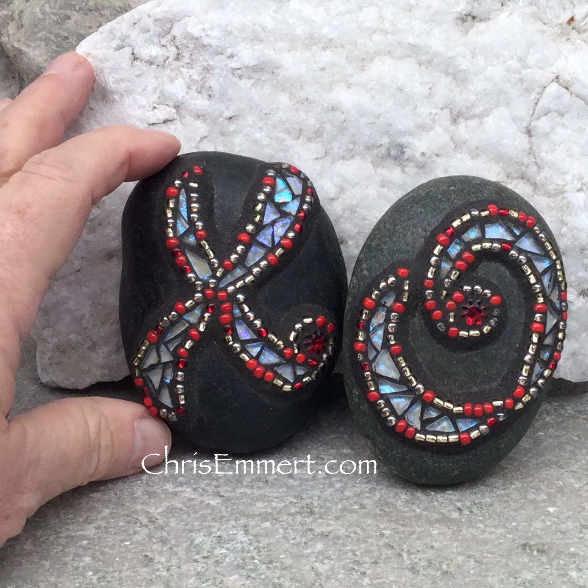 Iridescent Hug and Kiss, Garden Stone, Mosaic, Garden Decor, Paperweight