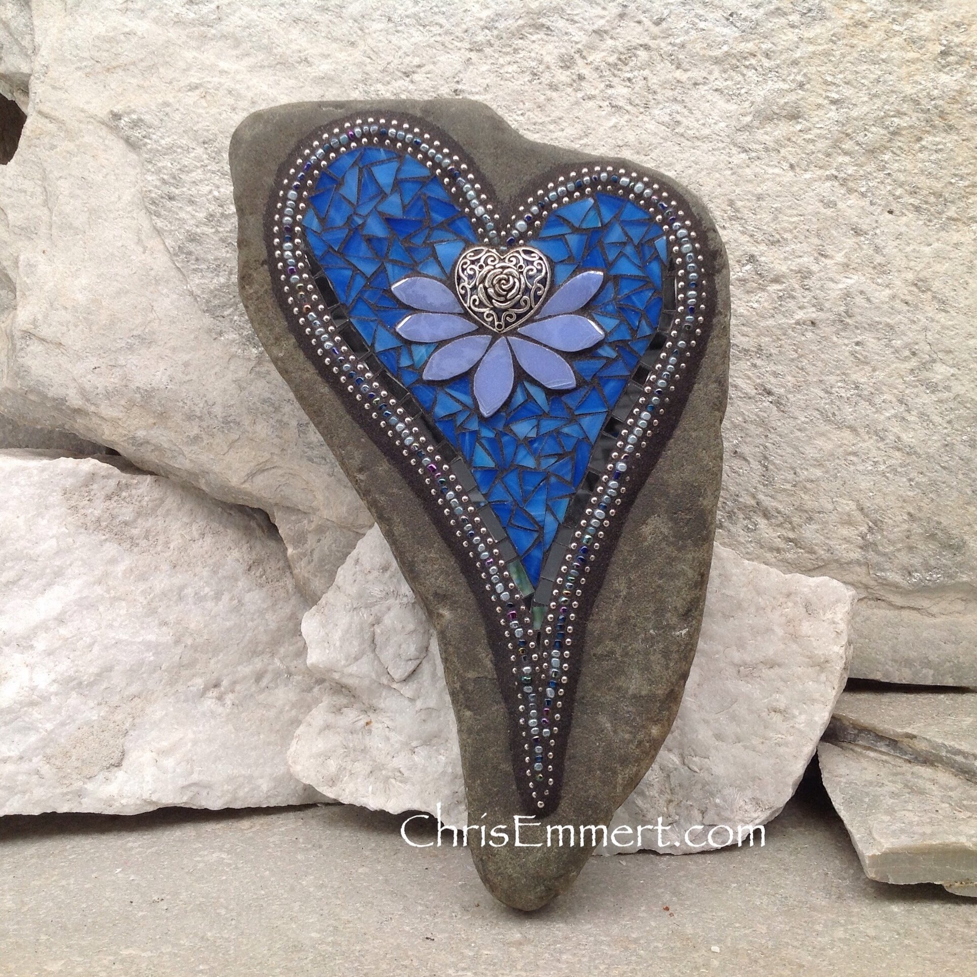 Lotus Flower Mosaic Heart, Mosaic Rock, Garden Stone, Home Decor, Gardening Gift, Housewarming Gift, Mosaic Garden Stone