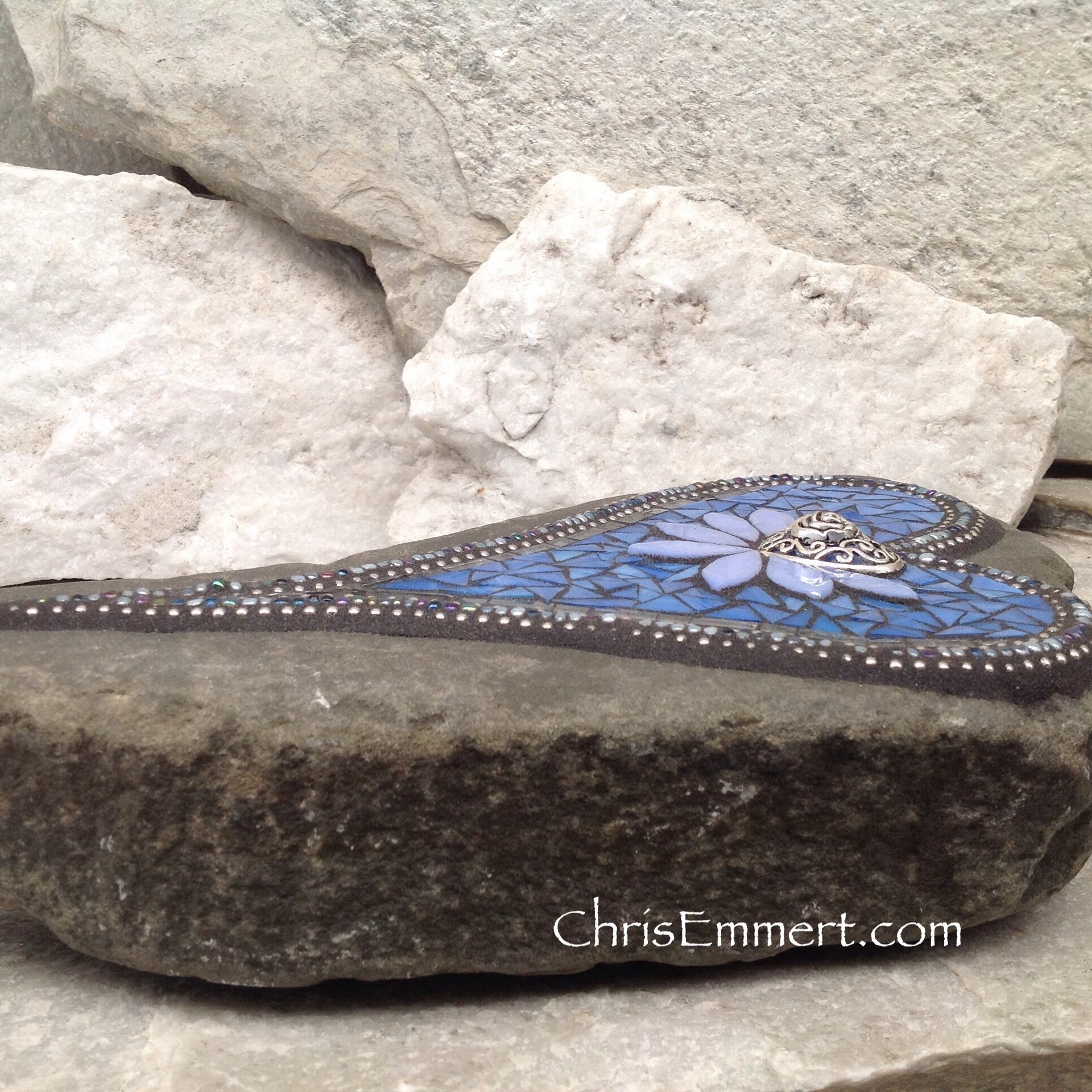 Lotus Flower Mosaic Heart, Mosaic Rock, Garden Stone, Home Decor, Gardening Gift, Housewarming Gift, Mosaic Garden Stone