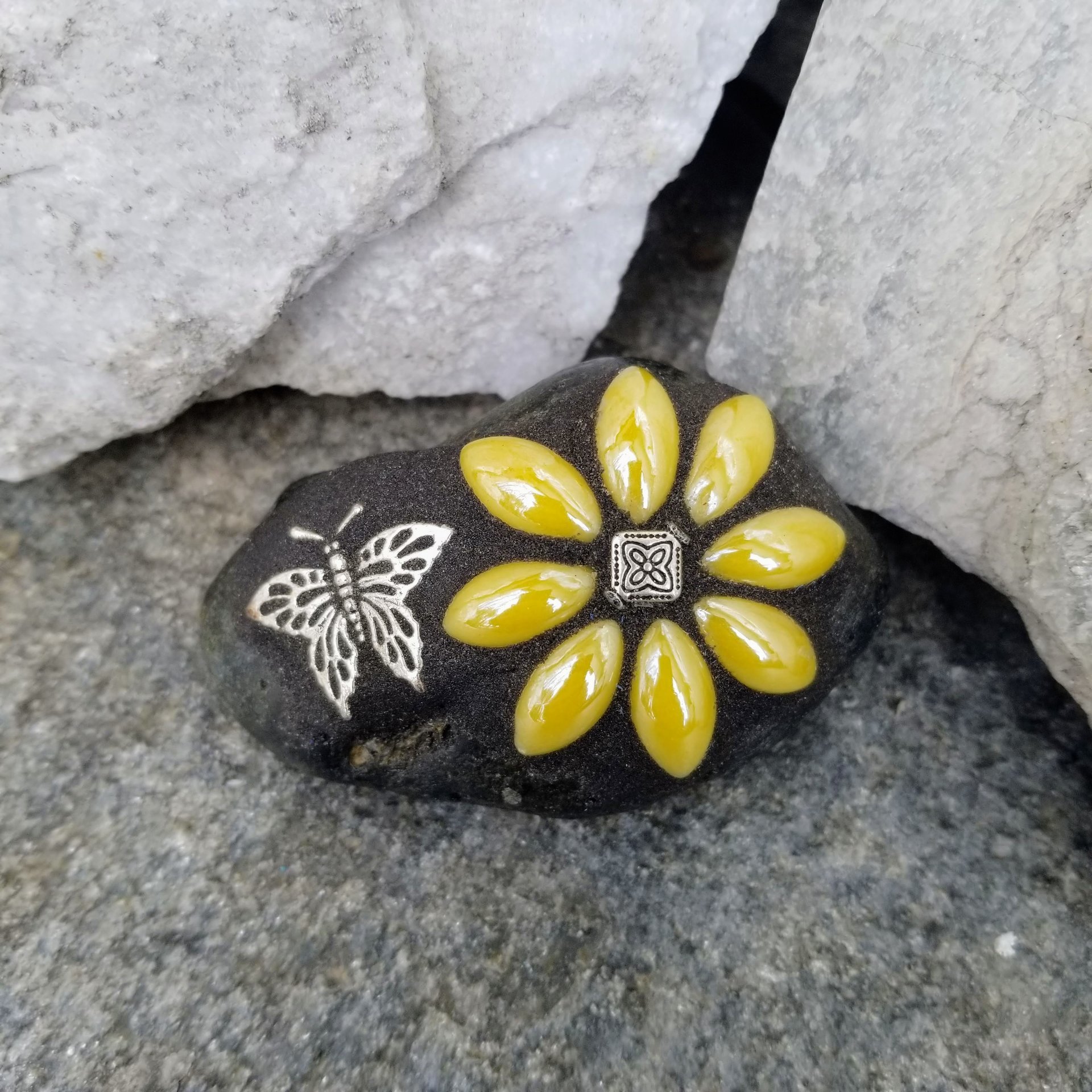 Mosaic Garden Stone Paperweights #6 Group Mosaic Heart and Rocks,   