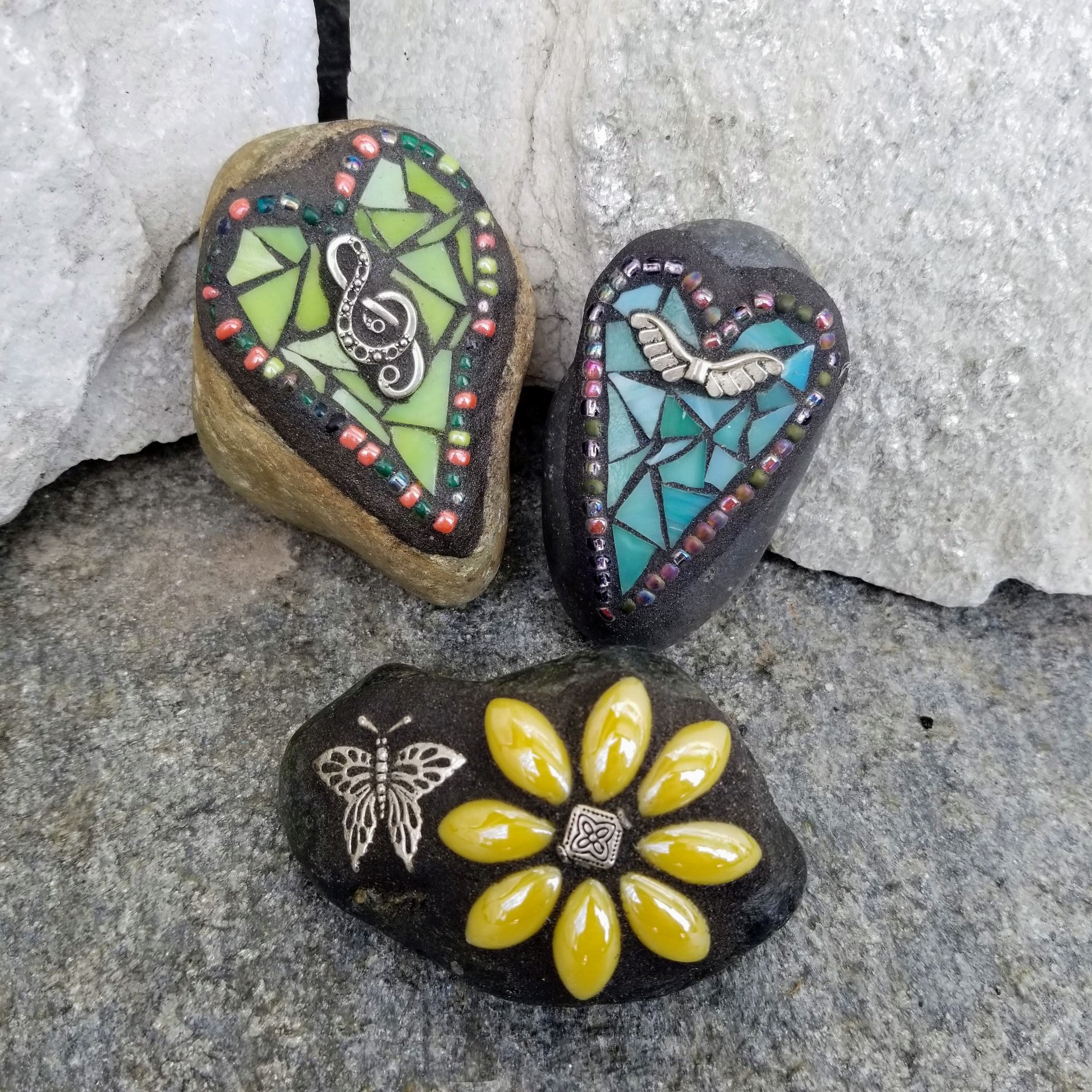 Mosaic Garden Stone Paperweights #6 Group Mosaic Heart and Rocks,   