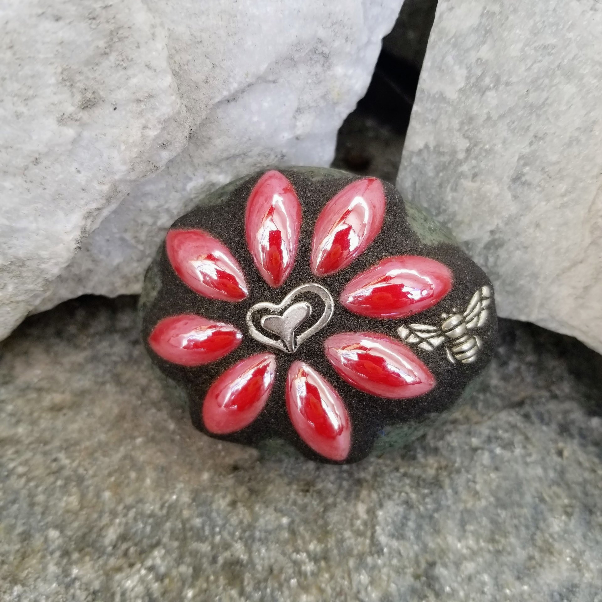 Mosaic Garden Stone Paperweights #10 Group Mosaic Heart and Rocks,   