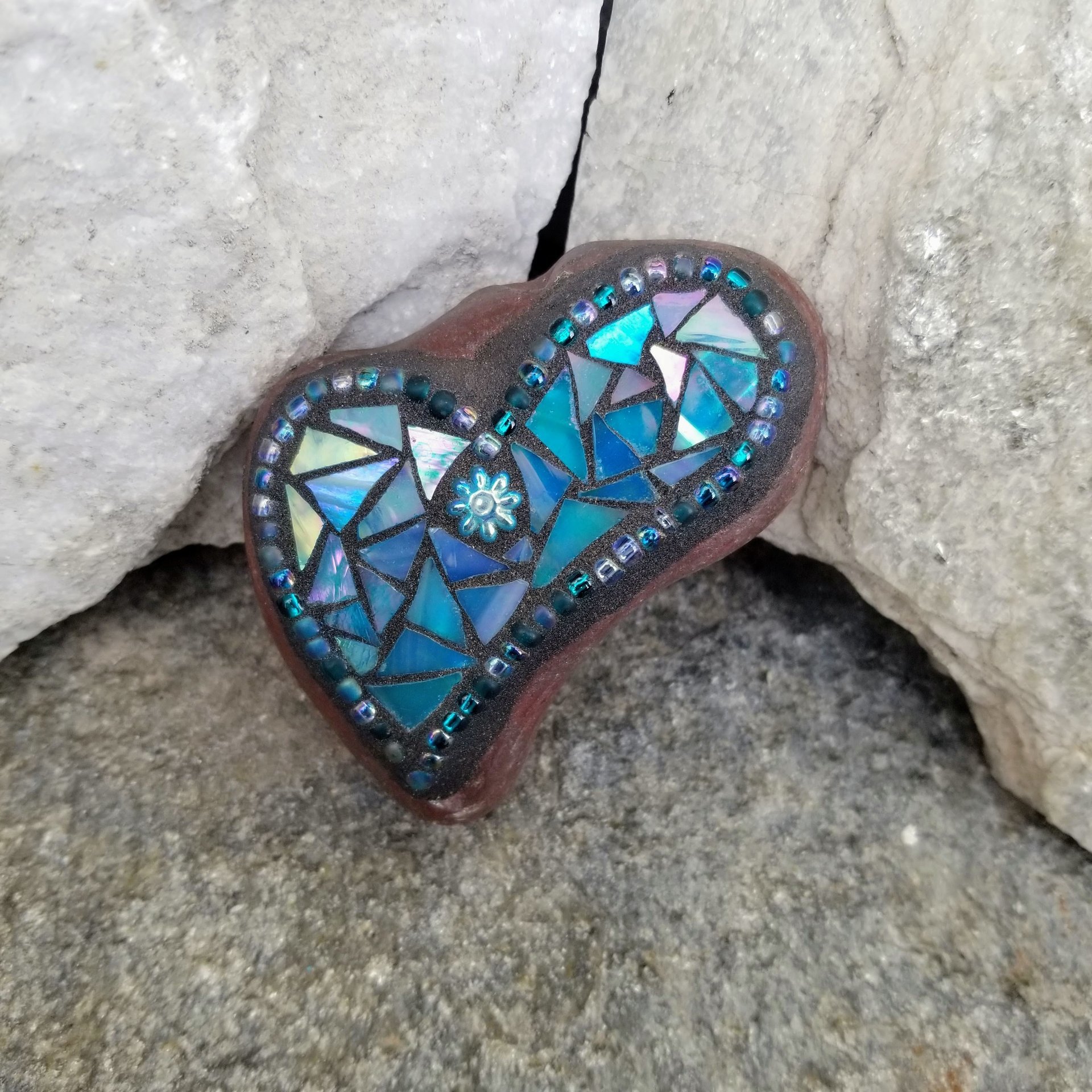 Mosaic Garden Stone Paperweights #7 Group Mosaic Heart and Rocks,   