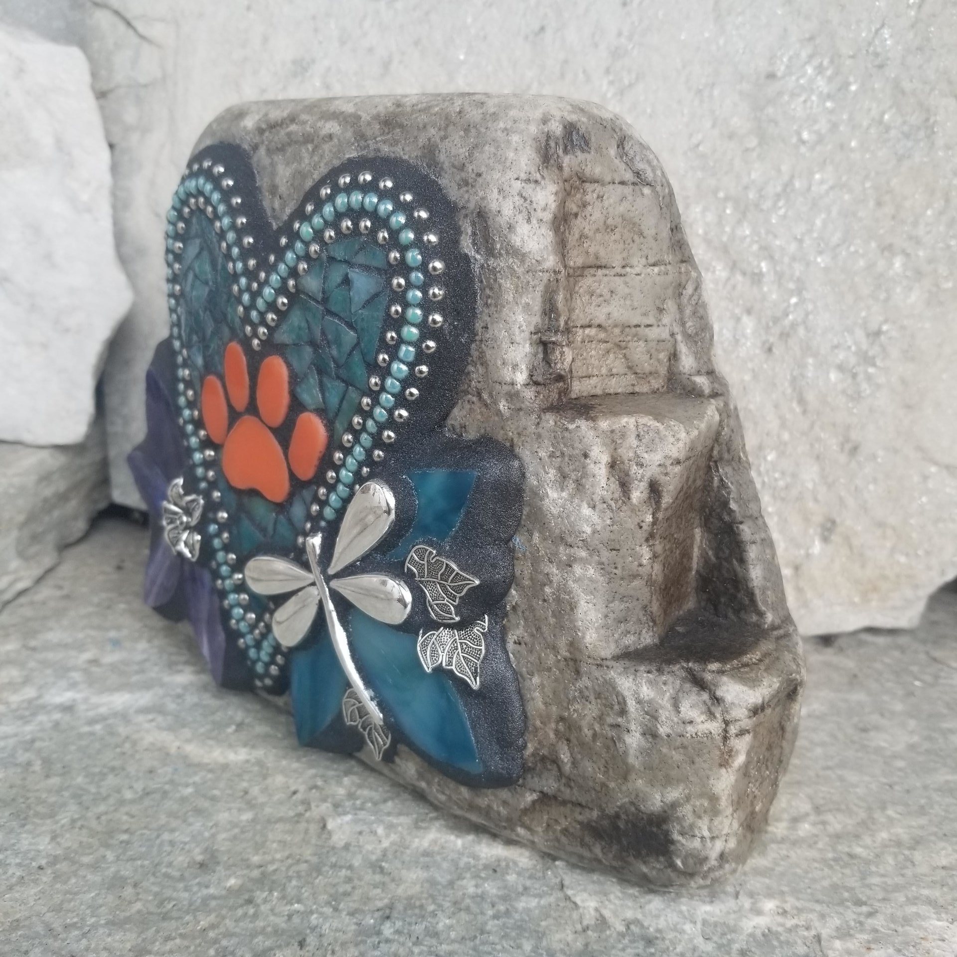 Mosaic Pet Memorial Heart with Paw Flowers Dragonfly Garden Stone, Garden Decor