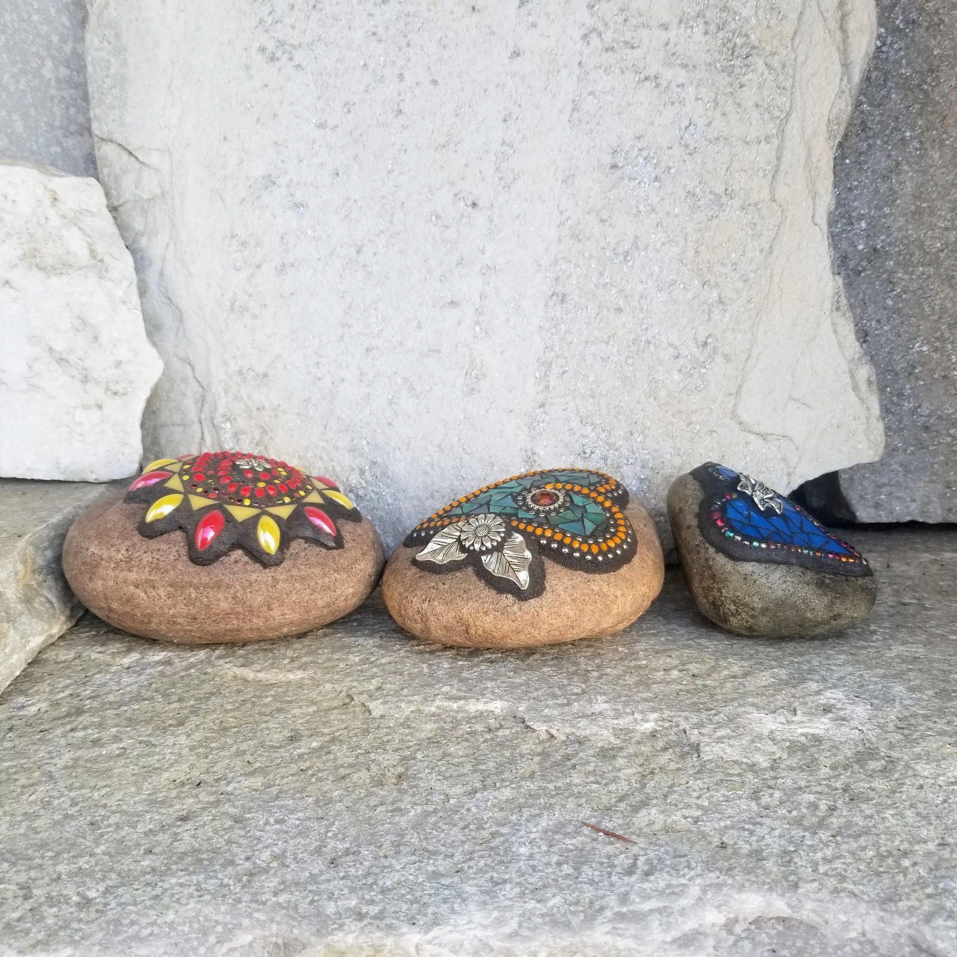 Mosaic Garden Set of 3  #4 Group Mosaic Heart and Stones 