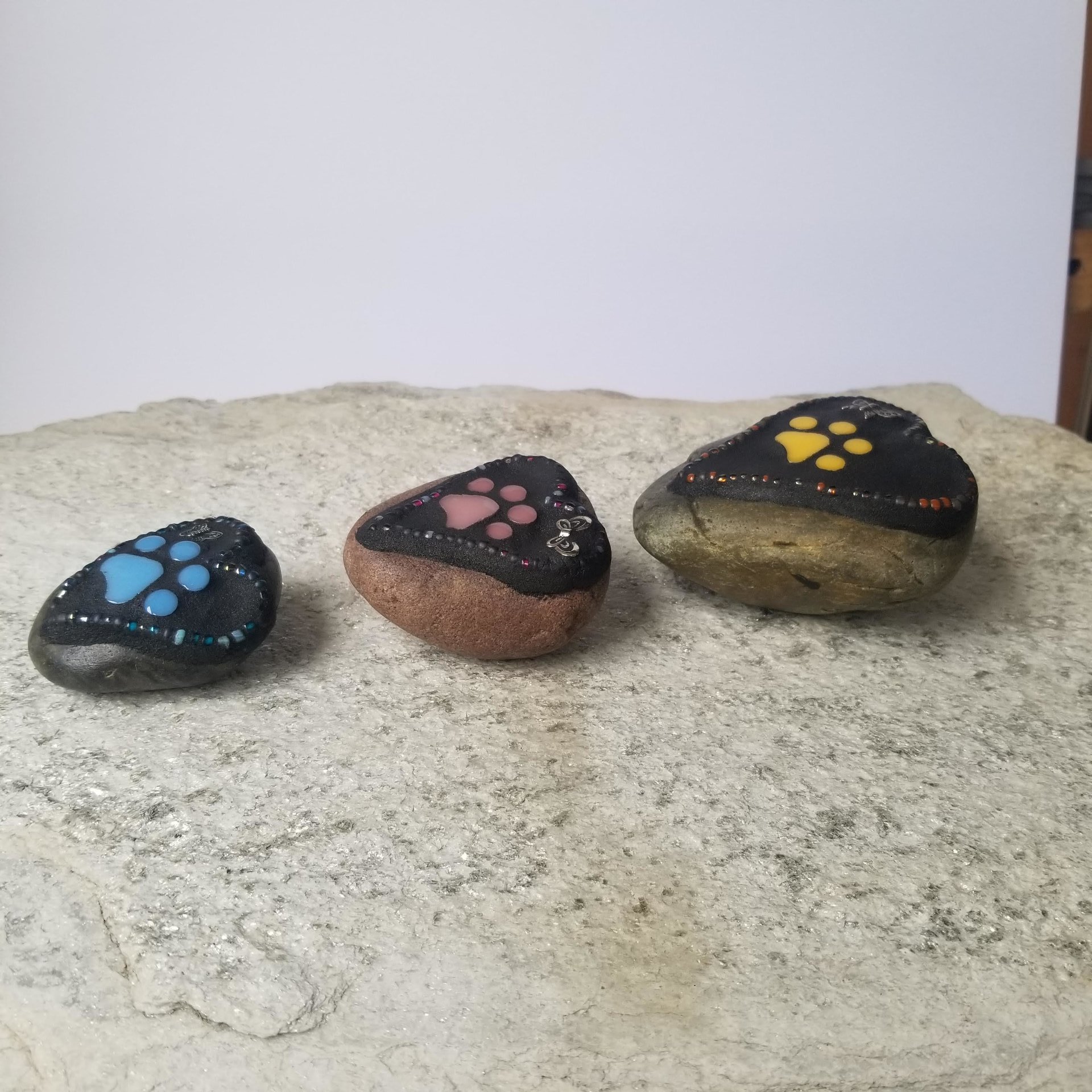 3 Little  Paw Prints, Group #8 Mosaic Stone, Pet Memorial, Garden Decor