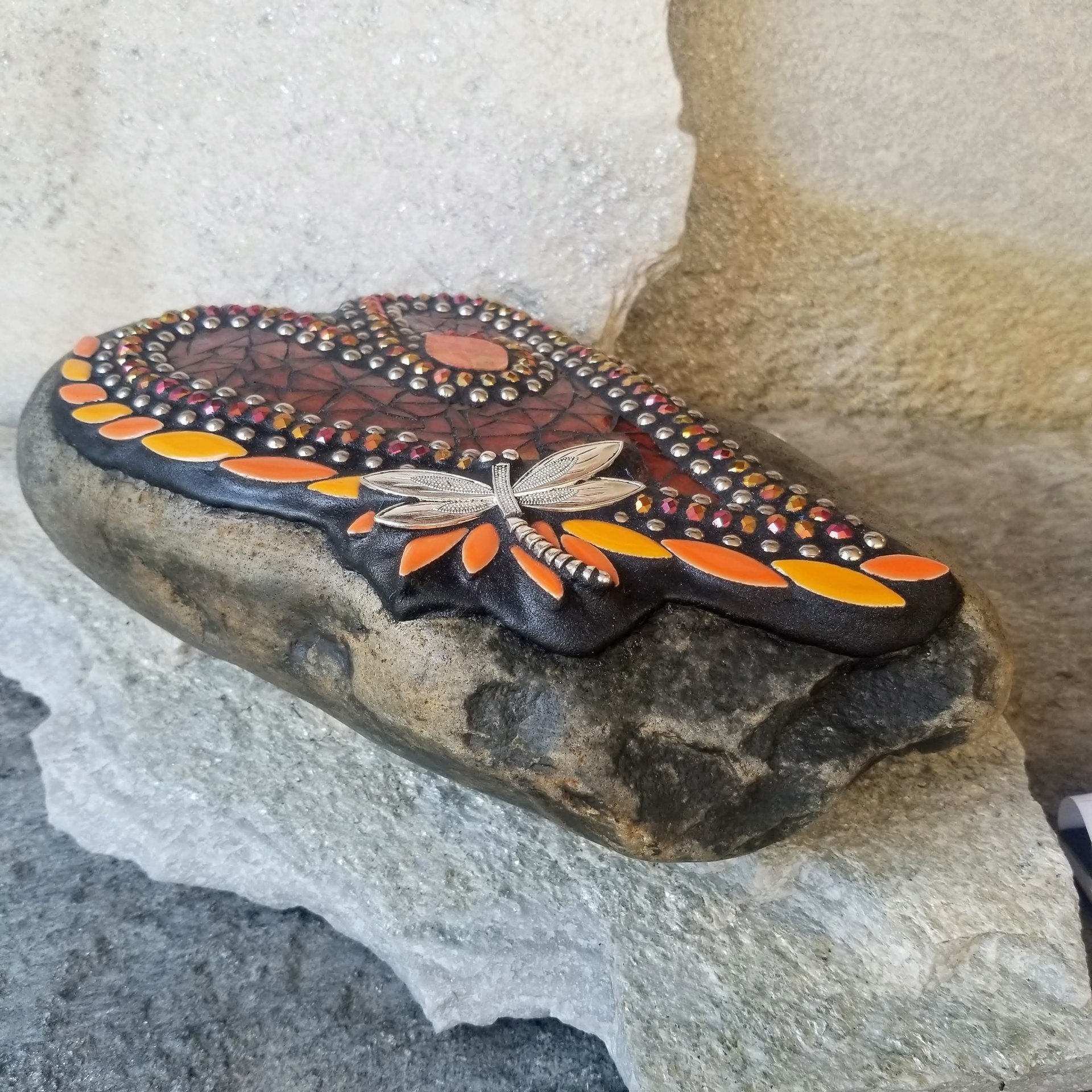 Streaky Brown Mosaic Heart Garden Stone w/ Dragonfly