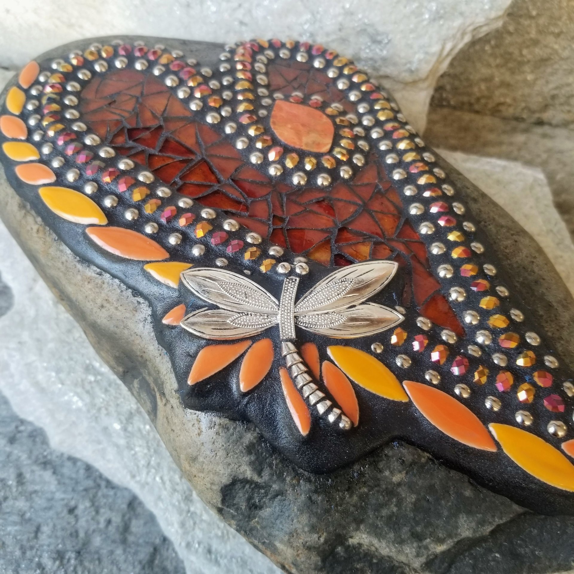 Streaky Brown Mosaic Heart Garden Stone w/ Dragonfly