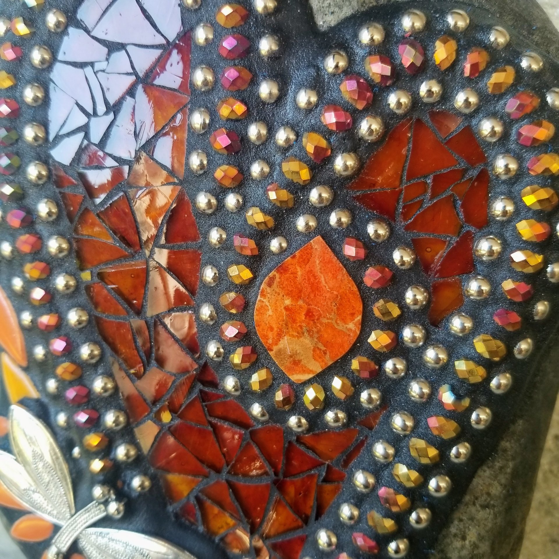 Streaky Brown Mosaic Heart Garden Stone w/ Dragonfly