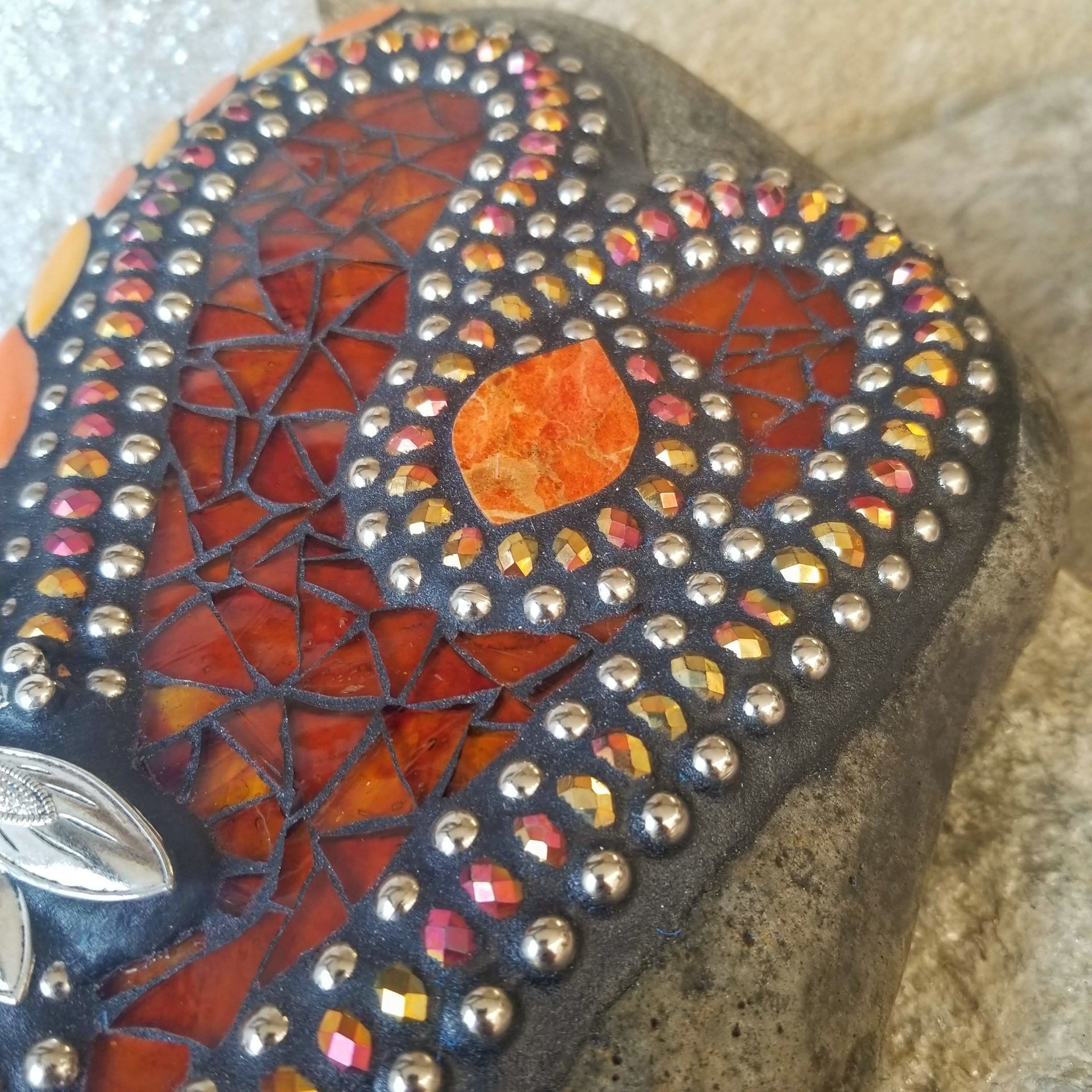 Streaky Brown Mosaic Heart Garden Stone w/ Dragonfly