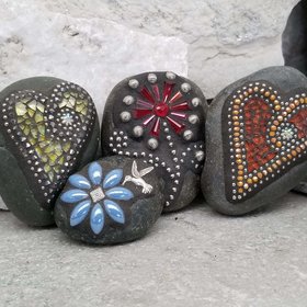 Garden Stone Paperweights, Secret Santa Stocking Stuffer, #7 Group Mosaic Heart and Rocks, Mosaic Garden Stone, Home Decor, Gardening, Gardening Gift,