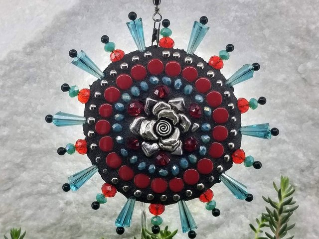 Rose Garden Wind Spinner, Teal and Red Rays, Home Decor, Garden Decor, Gardening Gift, (B)