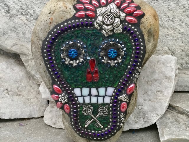 Dia de los Muertos / Day of the Dead / Skull and Keys Mosaic  / Garden Stone (2)
