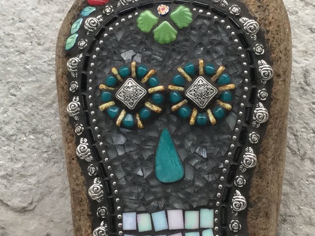 Dia de los Muertos / Day of the Dead / Skull and Keys Mosaic  / Garden Stone