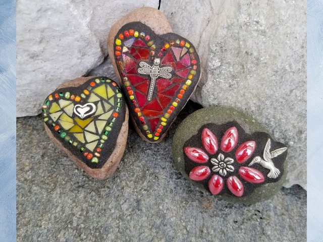 Mosaic Garden Stone Paperweights #9 Group Mosaic Heart and Rocks,   