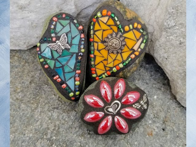 Mosaic Garden Stone Paperweights #10 Group Mosaic Heart and Rocks,   