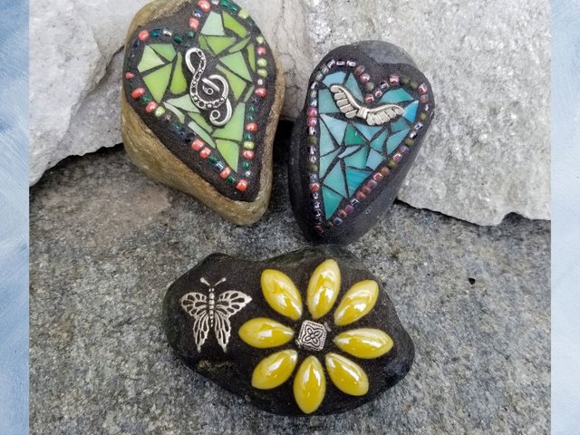 Mosaic Garden Stone Paperweights #6 Group Mosaic Heart and Rocks,   